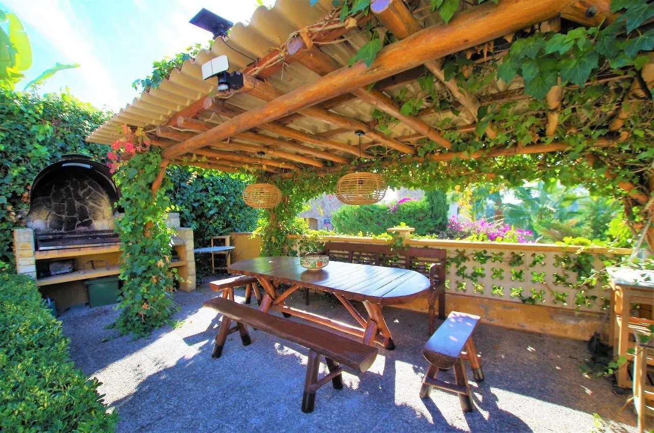 V&V Lloret - Villa Elsa: Luxurious 10-Person Villa with Dual Pools and Lush Garden Lloret de Mar 0*,