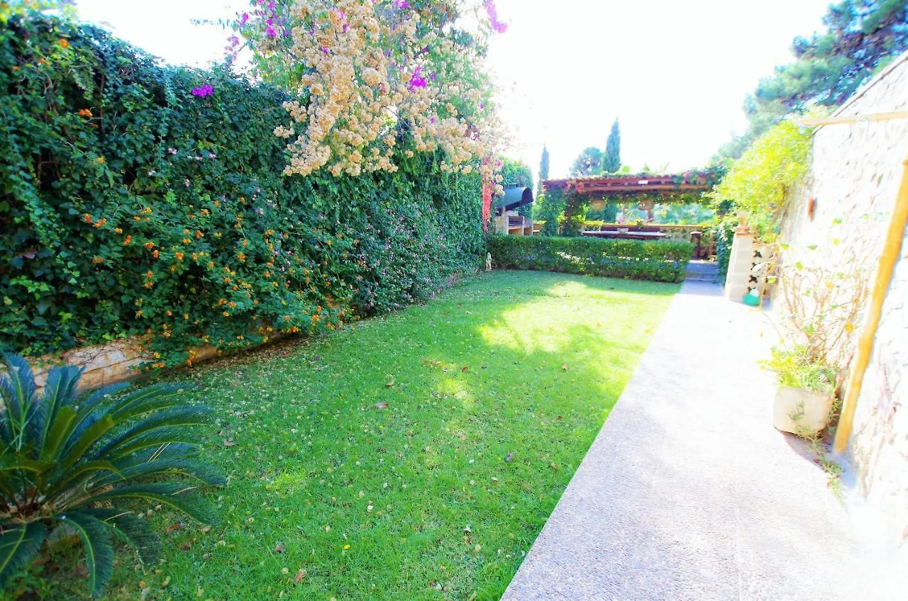 V&V Lloret - Villa Elsa: Luxurious 10-Person Villa with Dual Pools and Lush Garden Lloret de Mar