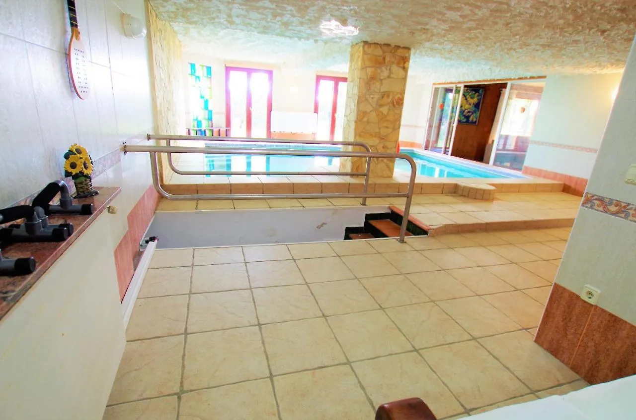 V&V Lloret - Villa Elsa: Luxurious 10-Person Villa with Dual Pools and Lush Garden Lloret de Mar
