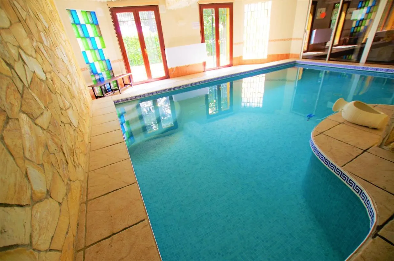 V&V Lloret - Villa Elsa: Luxurious 10-Person Villa with Dual Pools and Lush Garden Lloret de Mar